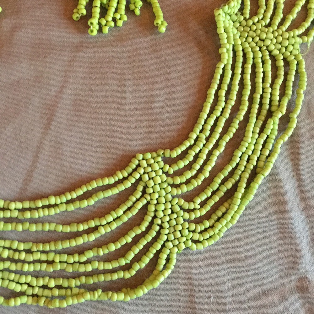Hand beaded light green necklace and earrings set - Picture 3 of 3